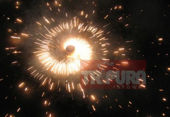 Noise pollution hits Diwali night  !  Pollution Control Board, Police remained silent 